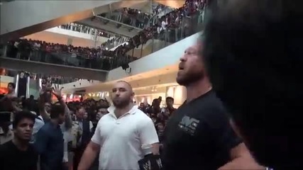 10,000 screaming fans greet Ryback at the Oberoi mall in Mumbai, India!