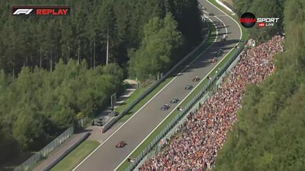 Ударен старт в Белгия: Кола на сигурността, а Хамилтън отпадна