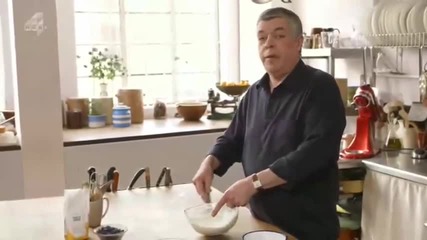 Разбиване на течна сметана Simon Hopkinson's Tip for Whipped Cream