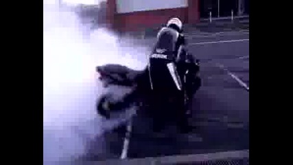 YAMAHA R1 Burnout