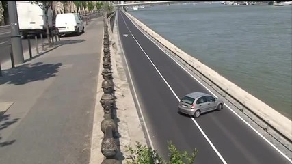 Супер забавно видео , с участието на жени шофьори.