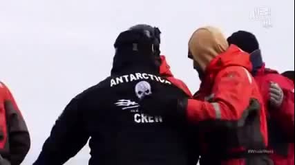Whale Wars season 4 - Tracking the Enemy Part 1_(360p)-5
