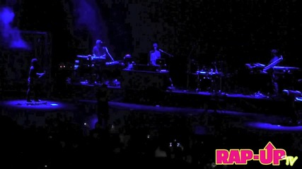 Drake and Justin Bieber Perform 'trust Issues'