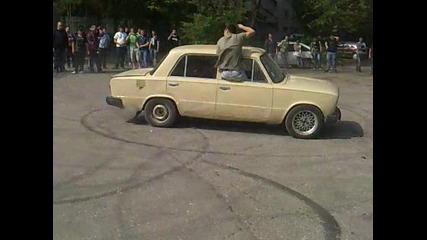 Сивия мъртвец и бесната жига