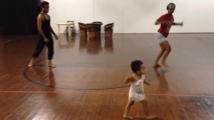 Чаровна 2 годишна танцьорка - Sia - Chandelier