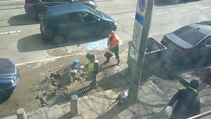 Сняг в контейнер за смет