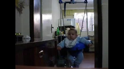 Ивчо се радва на котето
