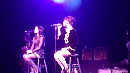(превод) New 2010 The Veronicas - Heart like a boat .. Live in Atlantic City 