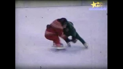 Маймуни Тренират Фигурно Пързаляне!!!