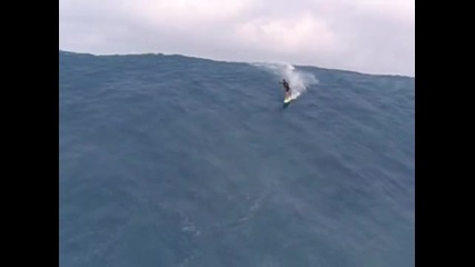 Сърфиране на една от най - големите вълни! 