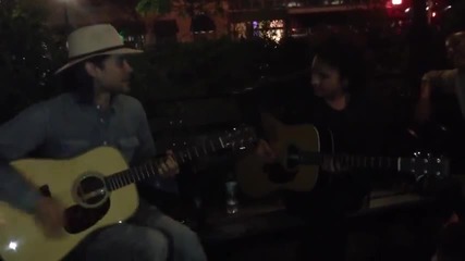 Jared Leto пее Kings and Queens в Union Sqaure