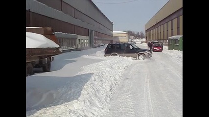Nissan Terrano v snega