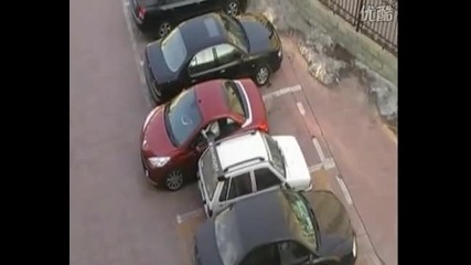 Ето на това се вика женско паркиране - Смях