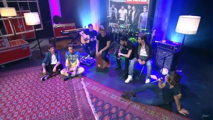 One Direction singing Little Things (1d Day)