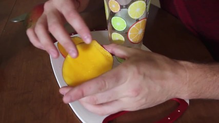 Най - бързият начин да обелим манго!