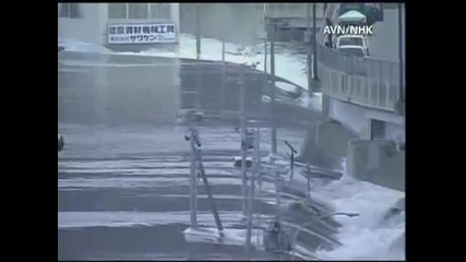 10 метровото Цунами в Япония! Поразява всичко!
