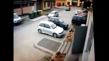 Най - извънземното паркиране което сте виждали - Смях 