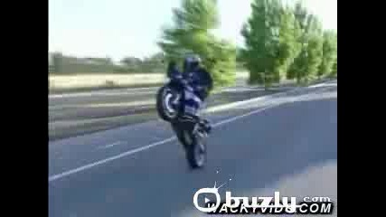 Много Луд Моторист !!!