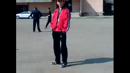 Ченгел играе волейбол
