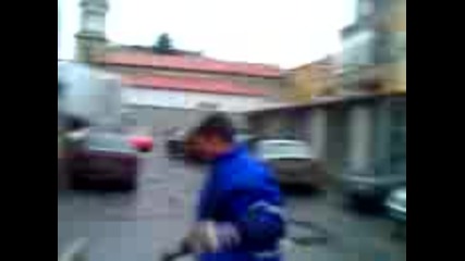 Роми Бутат Камиона На Фирмата За Чистота Титан - Бургас.