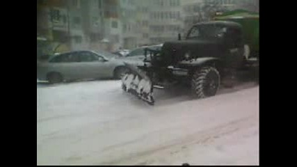 Как почистват снега във Варна 