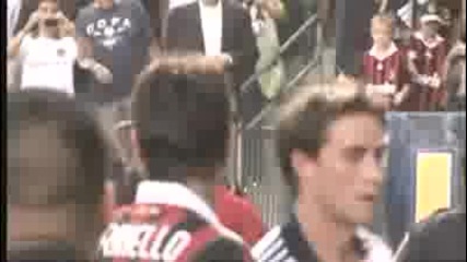 Beckham confronts angry fans