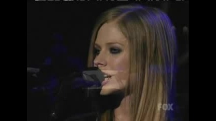 Avril Lavigne - Nobodys Home ( Live )(превод) 