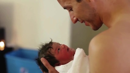 Бащи виждат за пръв път своите новородени деца