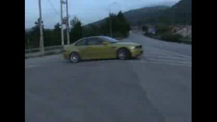 Наточено бмв М3 раздава камшици 