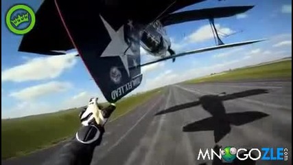 Да хванеш самолет за опашката