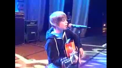 Justin Bieber singing So Sick [live]