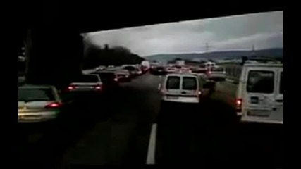 Ето как се прави път на пожарна в Германия по магистралата