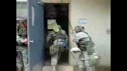 American Soldiers Cleaning