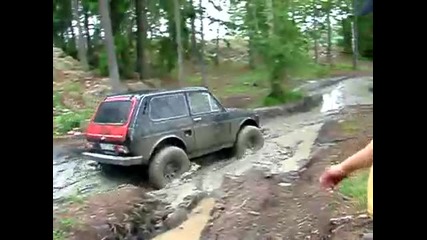 Ах тази стара Лада Нива !!!