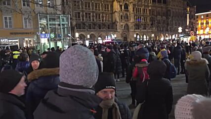 Germany: Anti-vax protests swarm Munich's Marienplatz
