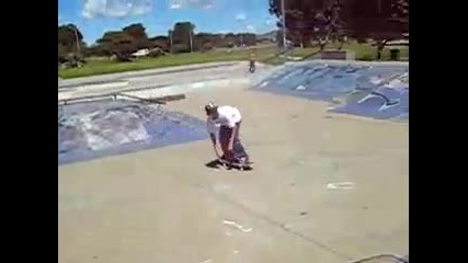 Justin Bieber does a Backflip Skateboarding