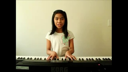 Сладко азиатско моми4енце пее и свири песента на Лейди Гага - Родени по този начин 