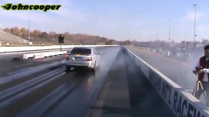 Mercedes E55 Amg vs Nissan Gtr