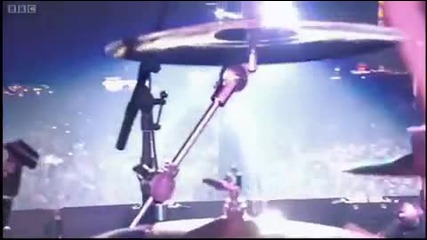 Eminem ft. Rihanna - Love The Way You Lie (live) 
