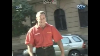 Голи и Смешни- Скрита Камера Баня На Улицата