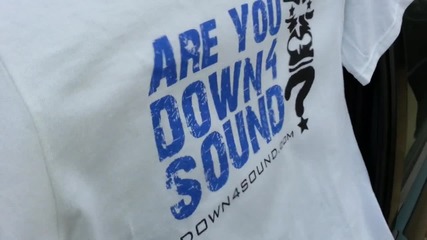 2 x 12" Pioneer T-shirt trick