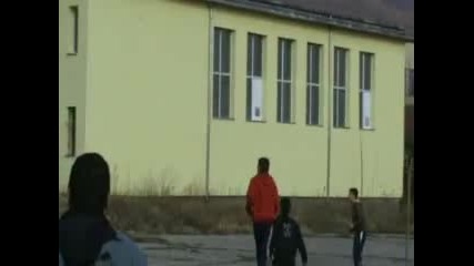 Оу Вапцаров 7а - 8а 1 - во полувреме.avi