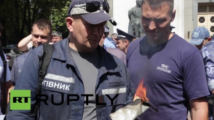 Ukraine: Firefighters burn their uniforms in labour rights protest