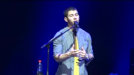 Jonas Brothers изпълняват Stay от албума на Ник Who I Am в Santiago Chile 28.02.2013