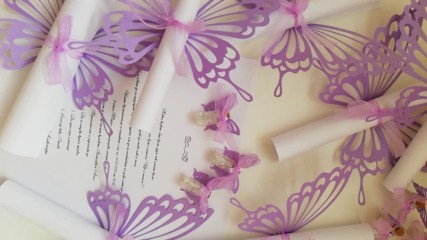 Сватбени покани в лилава перла и подаръци за гости от https://www.pokanilux.com