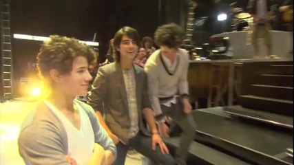 Up Close and Personal w the Jonas Brothers [part 1][hq]