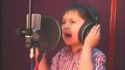 4 годишно дете изуми света с гласа си