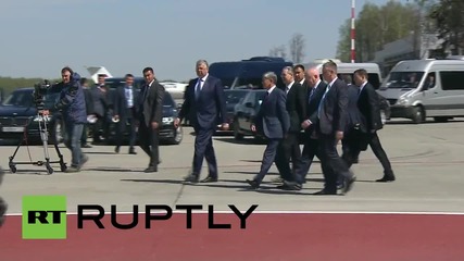 Русия: Президентът на Киргистан Атамбаев пристига в Москва по случай празниците за деня на Победата