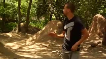 Трикове с Bmx - Fakie Wall Ride