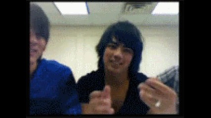 Funny Moment of Jonas Brothers ..